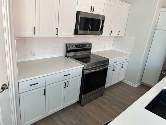 Building Photo - 6311 Serpentine Dr