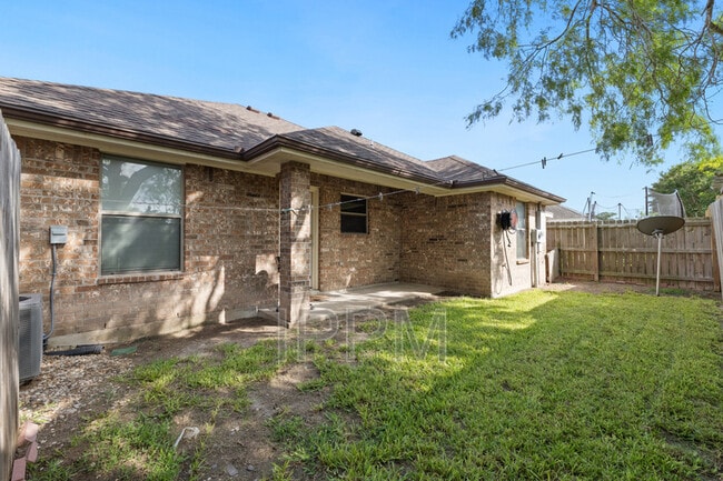 Building Photo - 1825 Treasure Oaks Dr
