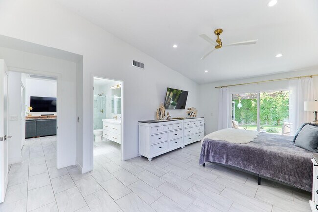 Building Photo - 8113 E Redwing Rd