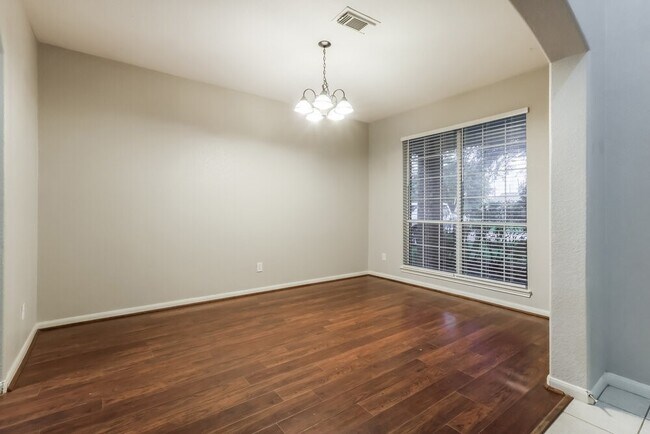 Building Photo - 12927 Pine Woods St