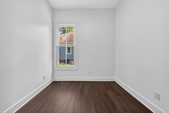 Building Photo - 2807 Beacon Ave