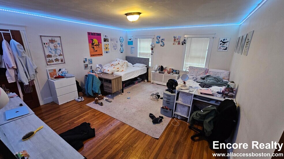 Building Photo - 292 Foster St