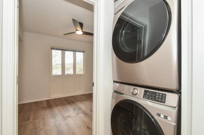 Building Photo - 6529 Bayou Glen Rd