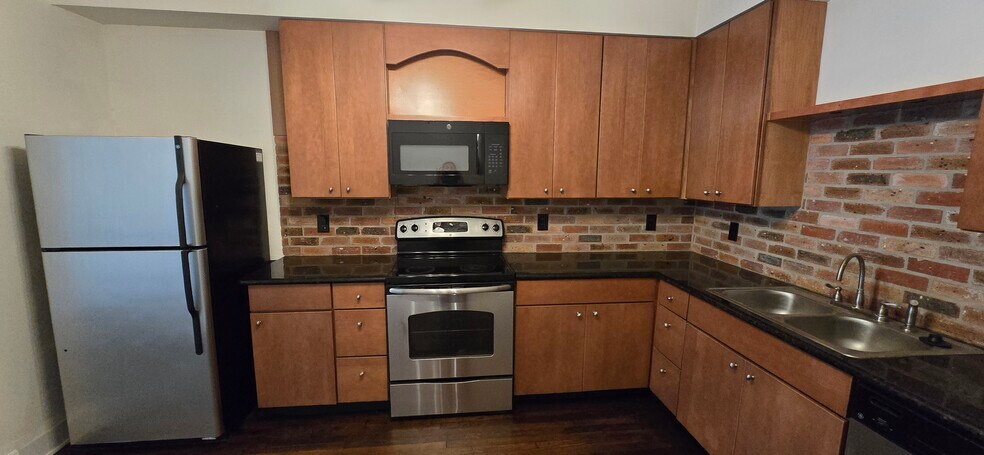 Building Photo - 2121 Audubon St