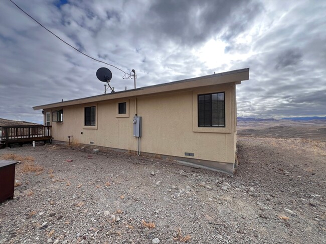 Building Photo - 3 Bedroom 2 Bath Silver Springs Home on 13...