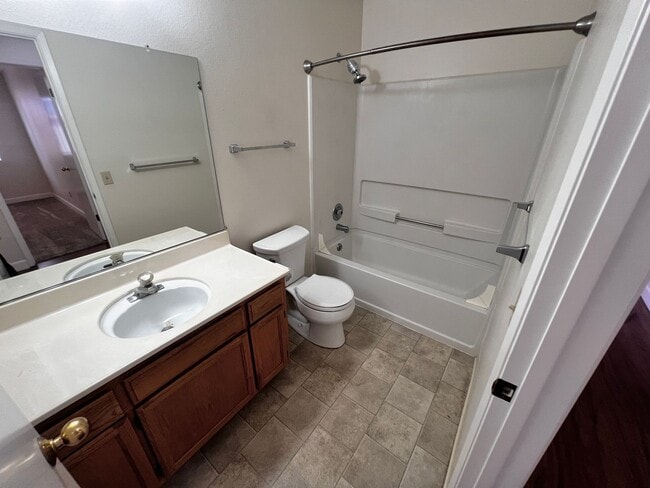 Building Photo - Charming 3-Bedroom, 2-Bath Home in a Highl...