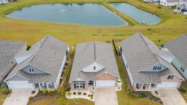 Building Photo - 614 Silos Wy