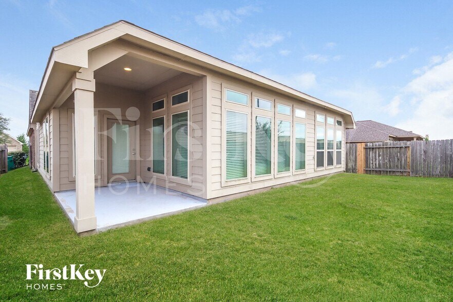 Building Photo - 26122 Serenity Oaks Dr