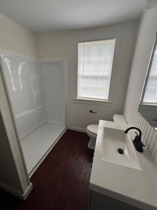 Building Photo - Standalone home with yard close to Square!