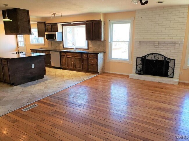 Building Photo - 803 Clayworth Dr