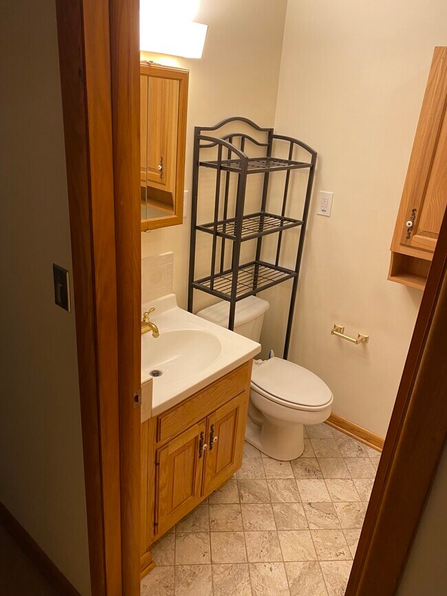 Bathroom - 1011 Woodland Dr