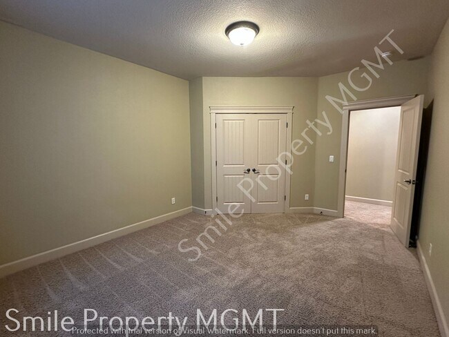 Building Photo - single house