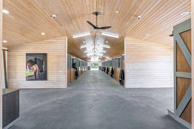 Building Photo - 13155 Southfields Rd