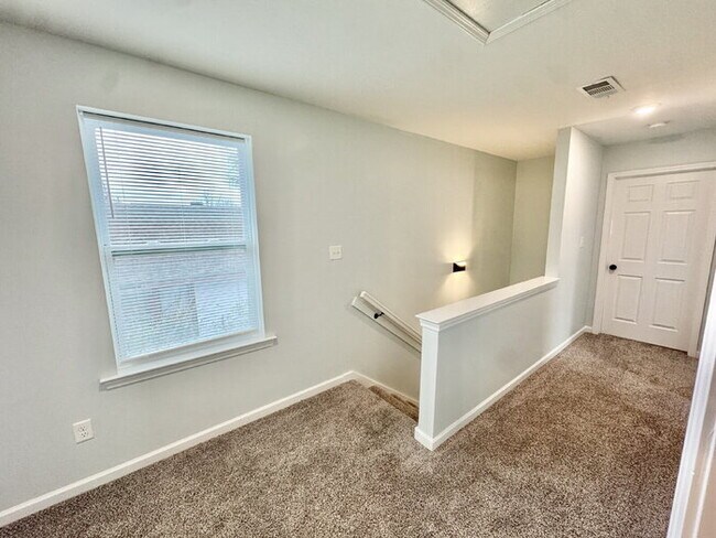 Building Photo - 780 Woodlawn St