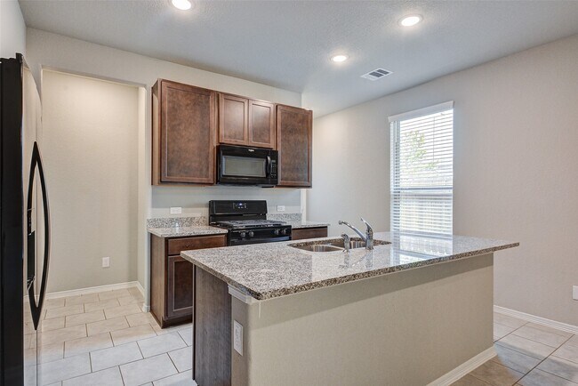 Building Photo - 40735 Gate Ridge Dr