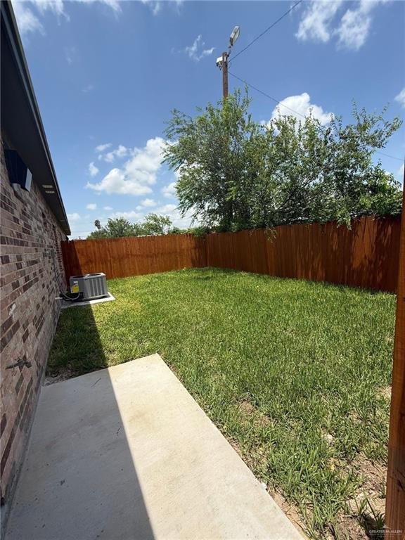 Building Photo - 9 E 8th St