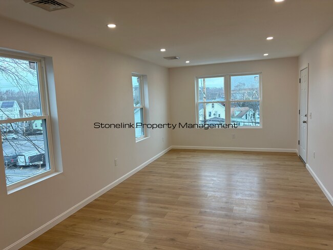 Building Photo - 1014 Douglas Ave