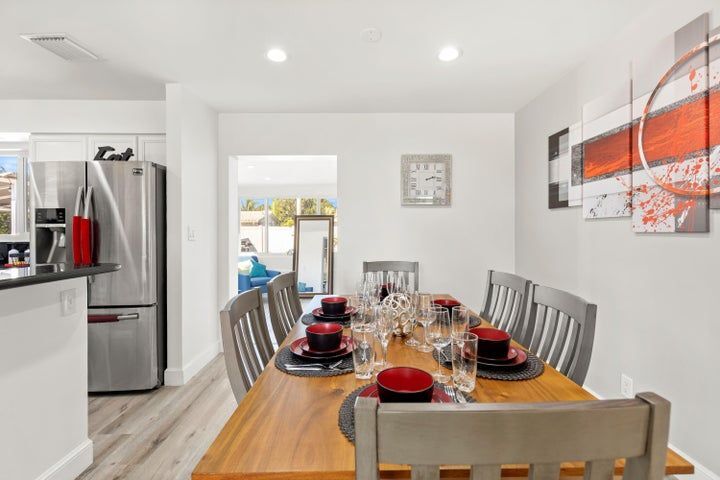 Building Photo - 921 SE 13th Ct