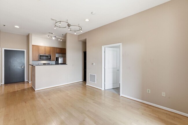 Building Photo - 309 Holland Ln