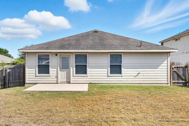 Building Photo - FREE First Month's Rent!