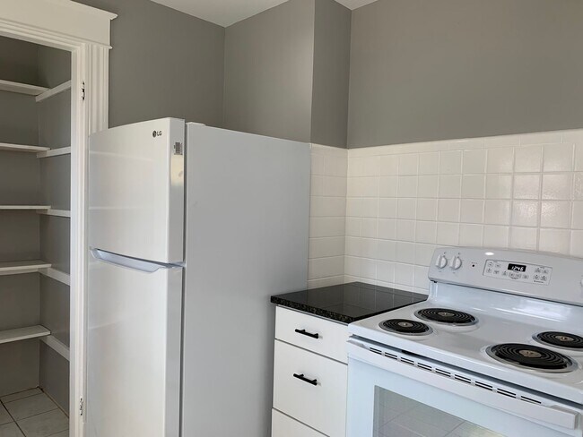 Building Photo - Norwood Duplex W/ Driveway Parking