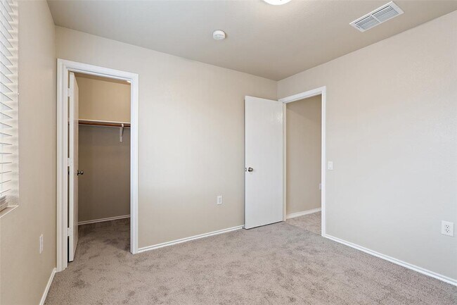 Building Photo - 1617 Anise Dr