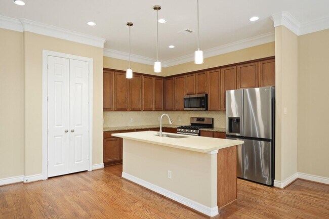 Building Photo - 2615 Cheshire Oaks Dr