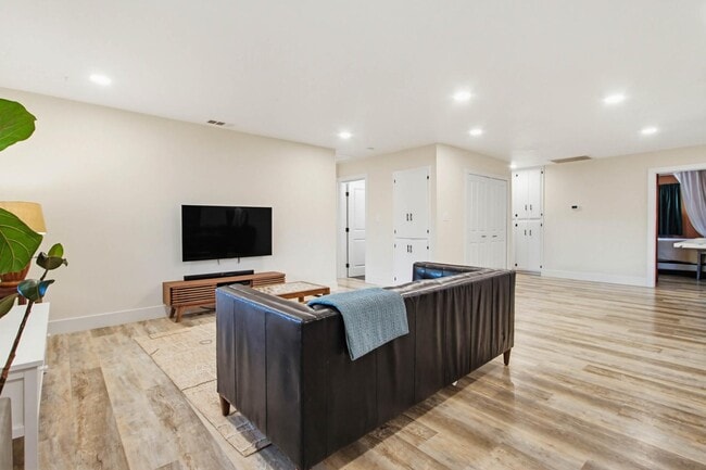 Building Photo - 1418 Marshall St