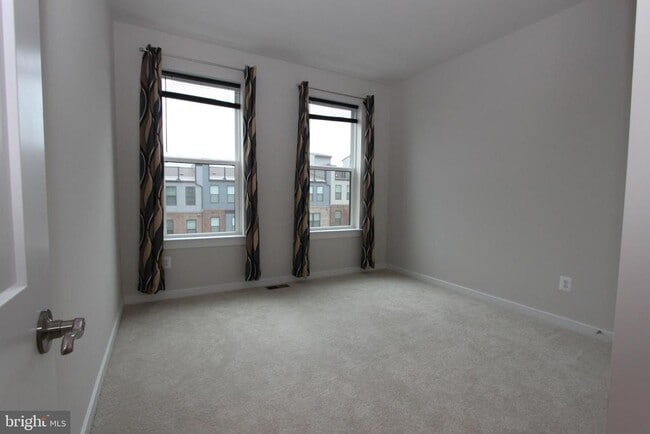 Building Photo - 43808 Middleway Ter