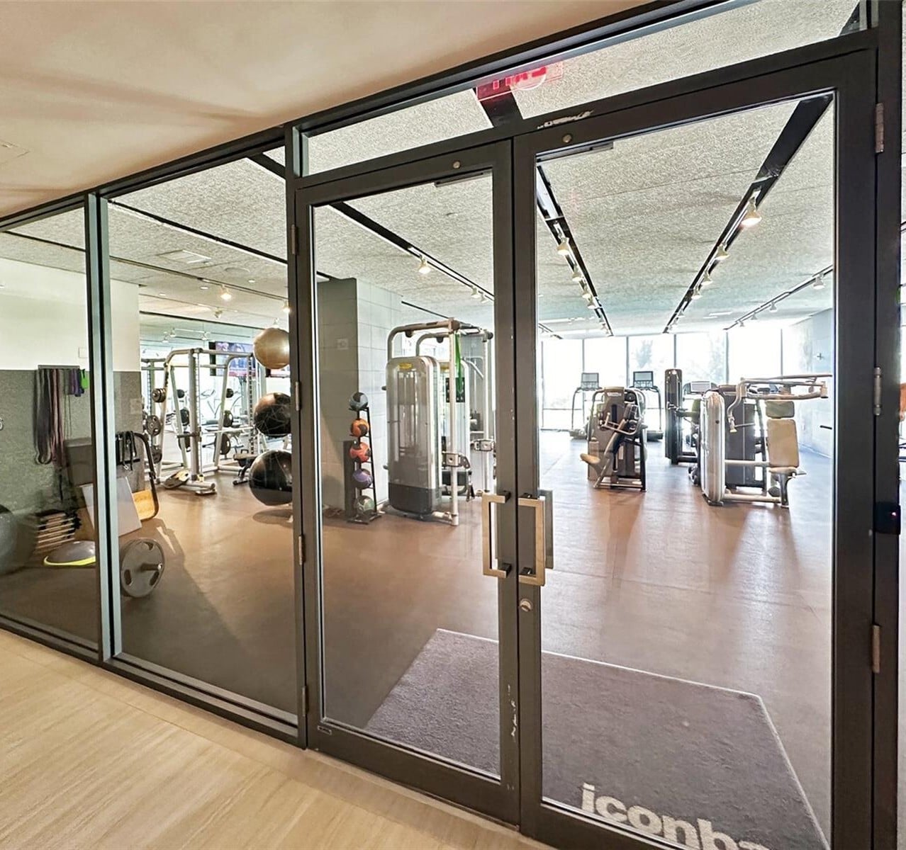 Building Photo - 460 NE 28th St