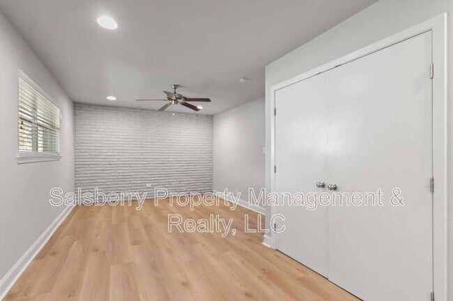 Building Photo - 5312 Odessa Ave