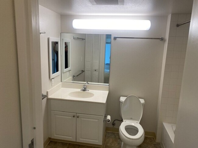 Building Photo - 801 South St