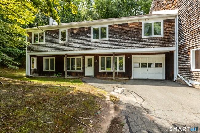 Building Photo - 15 Cardinal Dr