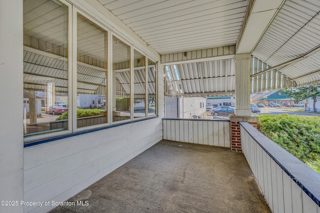 Building Photo - 398 Winola Ave