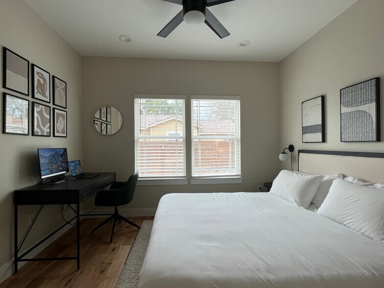 Building Photo - 4411 Lareina Dr
