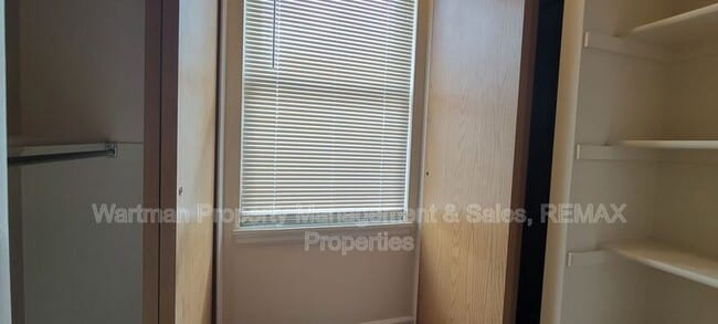 Building Photo - 4560 Excalibur Ct
