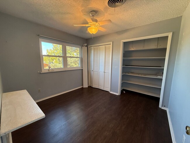 Building Photo - 4 Bed Brick Home! Zia School District! - P...