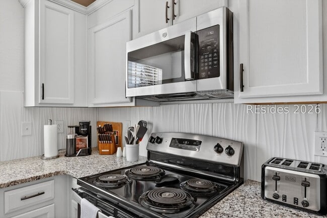 Building Photo - 225 University Pkwy