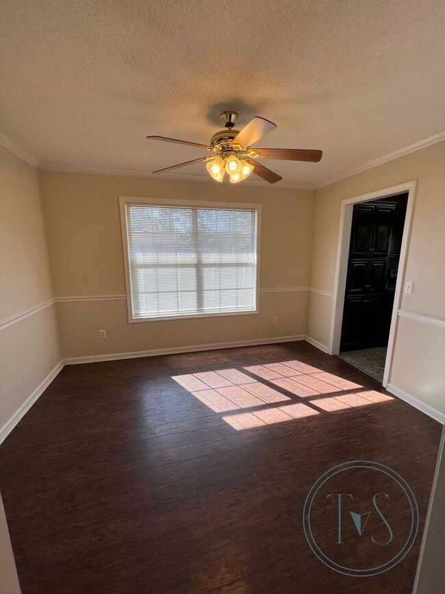 Building Photo - SPRING MOVE-IN SPECIAL: $300 OFF 1ST MONTH...