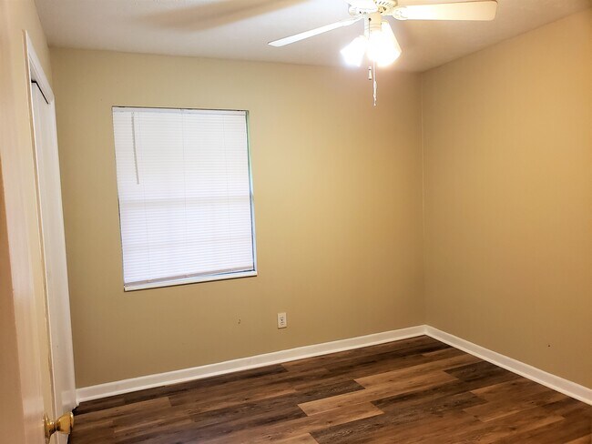 Building Photo - 2318 Vinkara Dr