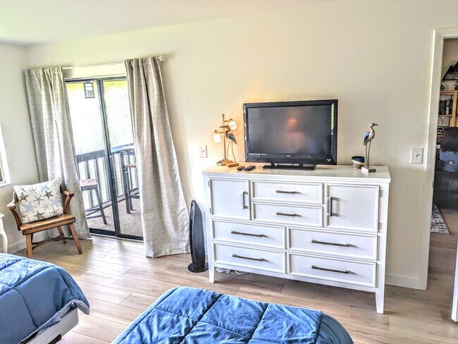Building Photo - SEASONAL/SHORT TERM TURNKEY condo