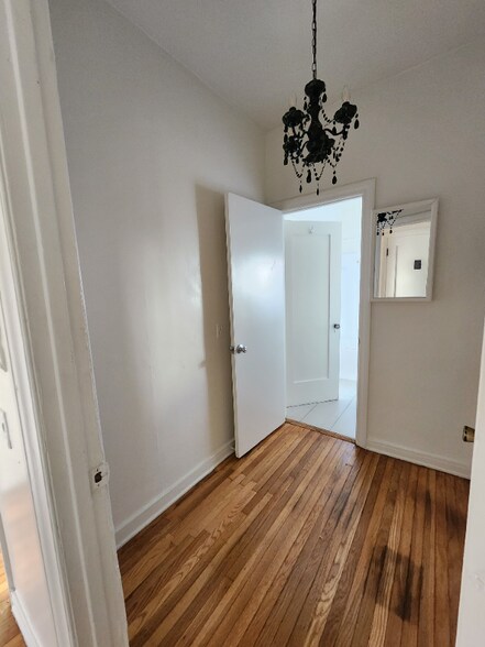 Building Photo - 2025 Cheremoya Ave