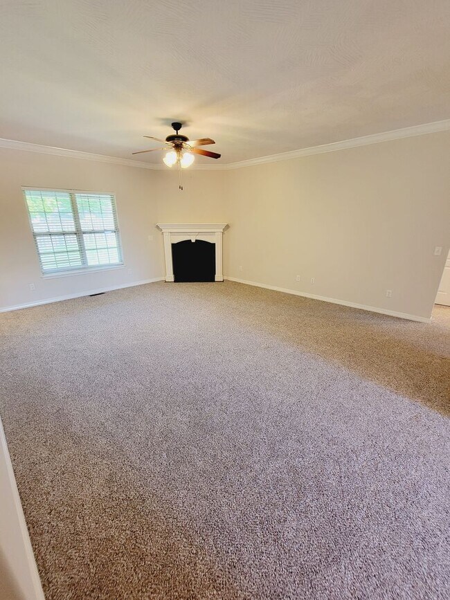 Building Photo - Prairie View Estates,  4 BR - 3 Car Garage...