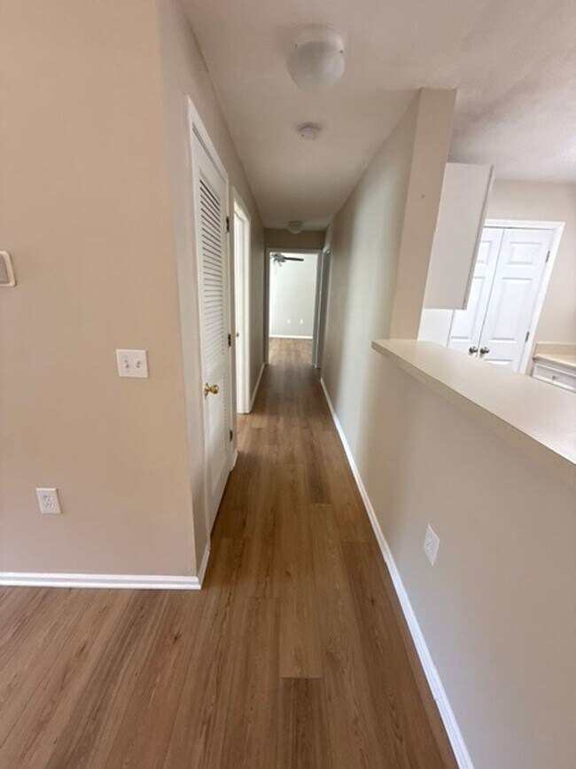 Building Photo - 50 Pebble Beach Cove