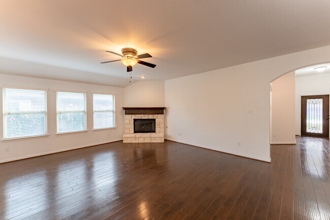 Building Photo - 448 Bottle Brush Dr