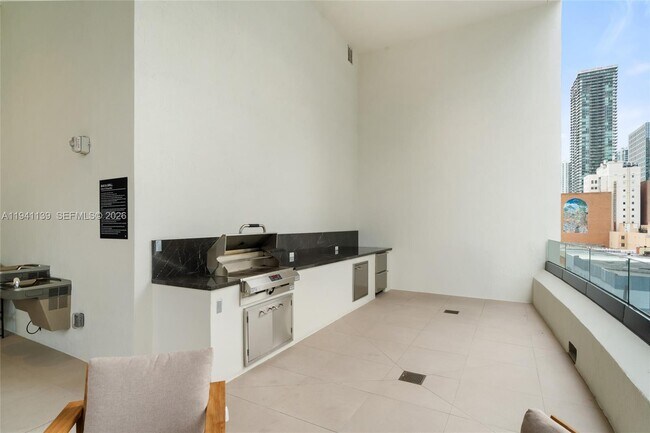 Building Photo - 225 N Miami Ave