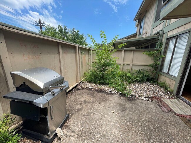 Building Photo - 9611 Blue Creek Ln
