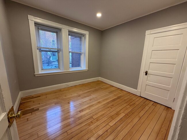 Building Photo - 15 Lynde St