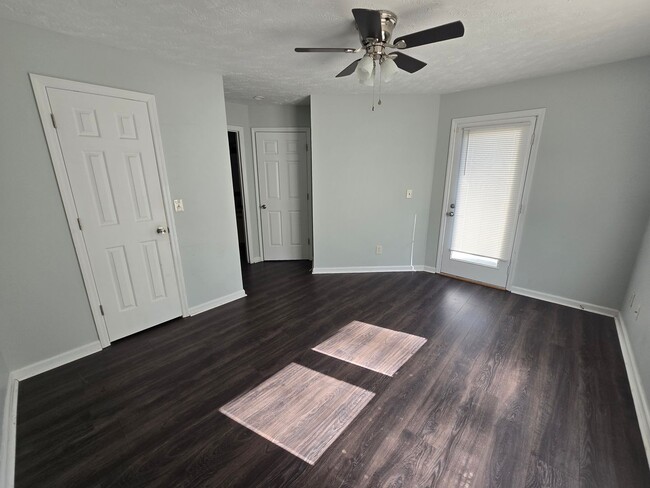 Building Photo - 979 Stewarts Creek Dr