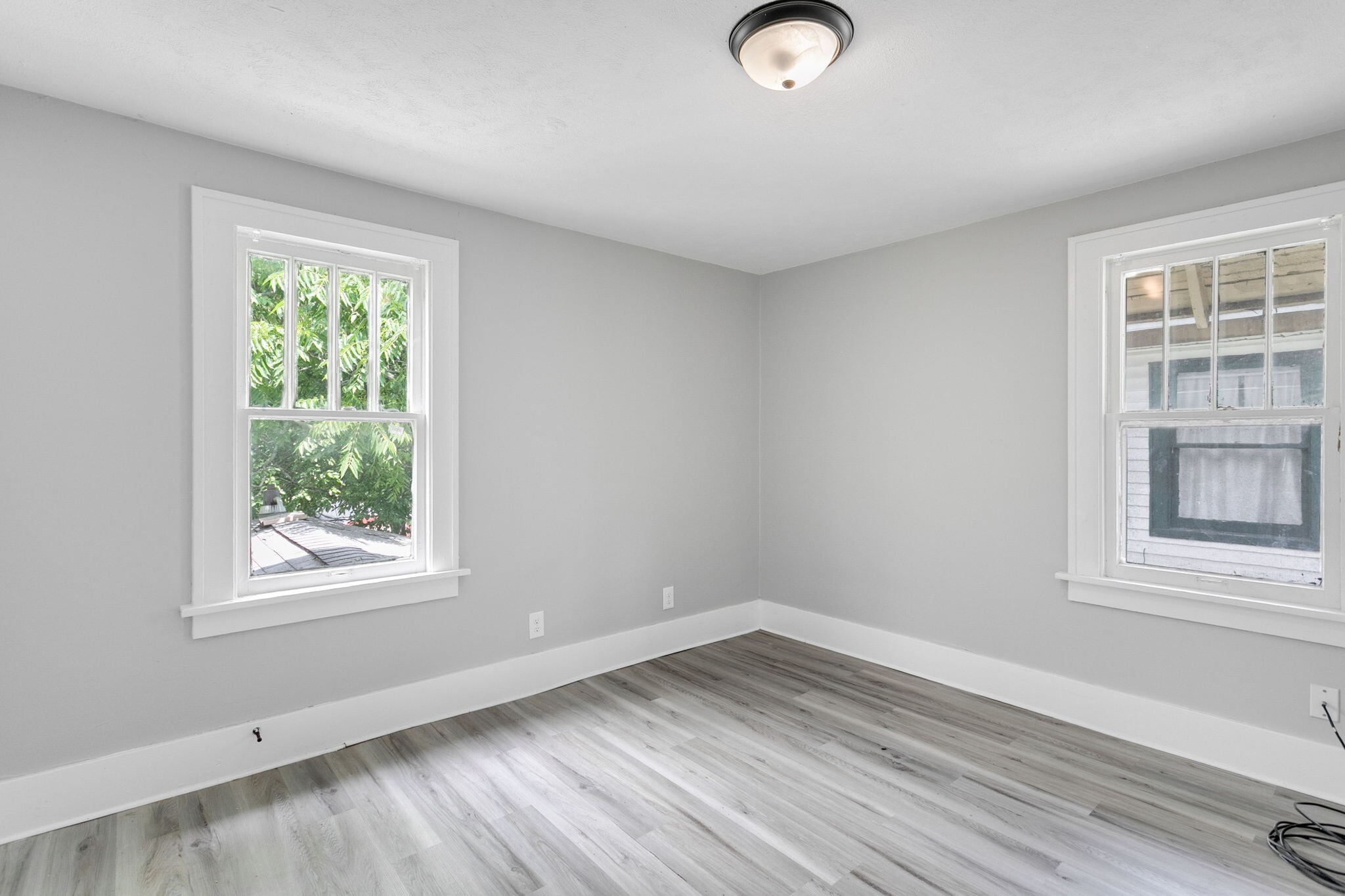 Building Photo - 833 E Dubail Ave